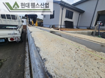 평택휀스 펜스 울타리 - 평택시 안중읍에 위치한 전원주택 경계에 베이직A형휀스를 시공한 현장을 소개합니다. 평택휀스 펜스 울타리 - 평택시 안중읍에 위치한 전원주택 경계에 베이직A형휀스를 시공한 현장을 소개합니다.