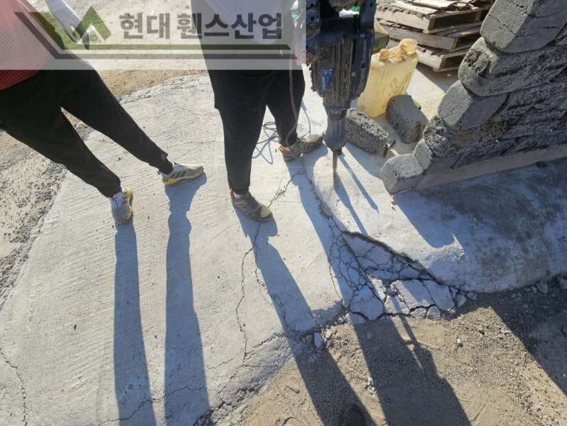 평택휀스 펜스 울타리 - 평택시 칠원동에 위치한 작은 마을 주택에 아름다운 합성목재가 들어간 대문을 시공한 현장을 소개합니다. 평택휀스 펜스 울타리 - 평택시 칠원동에 위치한 작은 마을 주택에 아름다운 합성목재가 들어간 대문을 시공한 현장을 소개합니다.