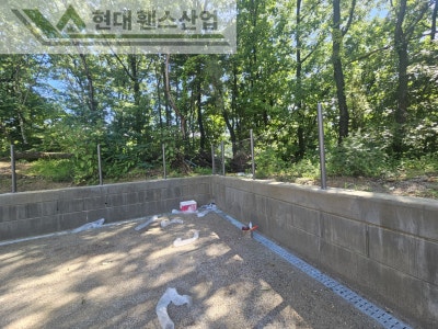 천안휀스 펜스 울타리 - 천안시 성거읍에 위치한 고급 전원주택에 경계용 메쉬휀스를 설치한 현장을 소개합니다.