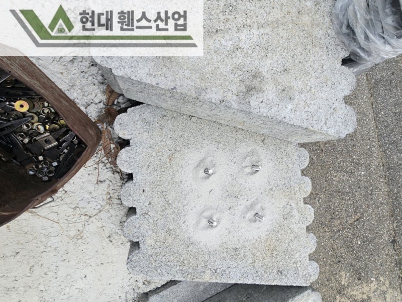 양평휀스 펜스 울타리 - 양평군 서종면에 위치한 신축 전원주택 경계에 베이직A형휀스와 메쉬휀스를 시공한 현장을 소개합니다. 양평휀스 펜스 울타리 - 양평군 서종면에 위치한 신축 전원주택 경계에 베이직A형휀스와 메쉬휀스를 시공한 현장을 소개합니다.