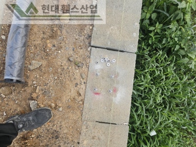 천안휀스 펜스 울타리 - 천안시 성거읍에 위치한 음식점 옥외 주차장에 경계용 메쉬휀스를 설치한 현장을 소개합니다. 천안휀스 펜스 울타리 - 천안시 성거읍에 위치한 음식점 옥외 주차장에 경계용 메쉬휀스를 설치한 현장을 소개합니다.