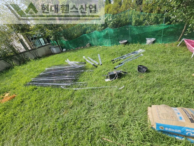 진천휀스 펜스 울타리 - 진천군 문백면에 위치한 전원주택 마당에 반려견의 공간을 위한 메쉬휀스를 시공한 현장을 소개합니다. 진천휀스 펜스 울타리 - 진천군 문백면에 위치한 전원주택 마당에 반려견의 공간을 위한 메쉬휀스를 시공한 현장을 소개합니다.