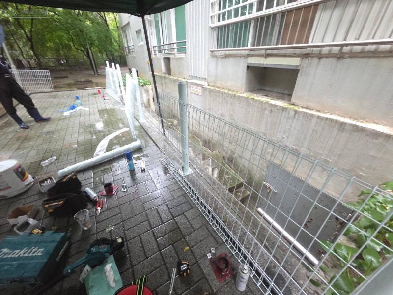 아파트 휀스 아산 펜스 설치 화강암 경계석 바닥도 문제없는 현대휀스산업 아파트 휀스 아산 펜스 설치 화강암 경계석 바닥도 문제없는 현대휀스산업