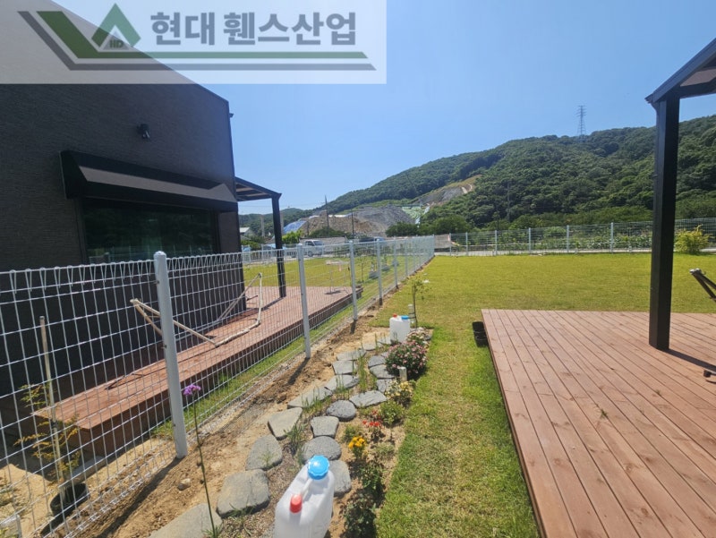 평택휀스 펜스 울타리 - 평택시 송탄동에 위치한 주말 농막에 경계용 메쉬휀스를 설치한 현장을 소개합니다.