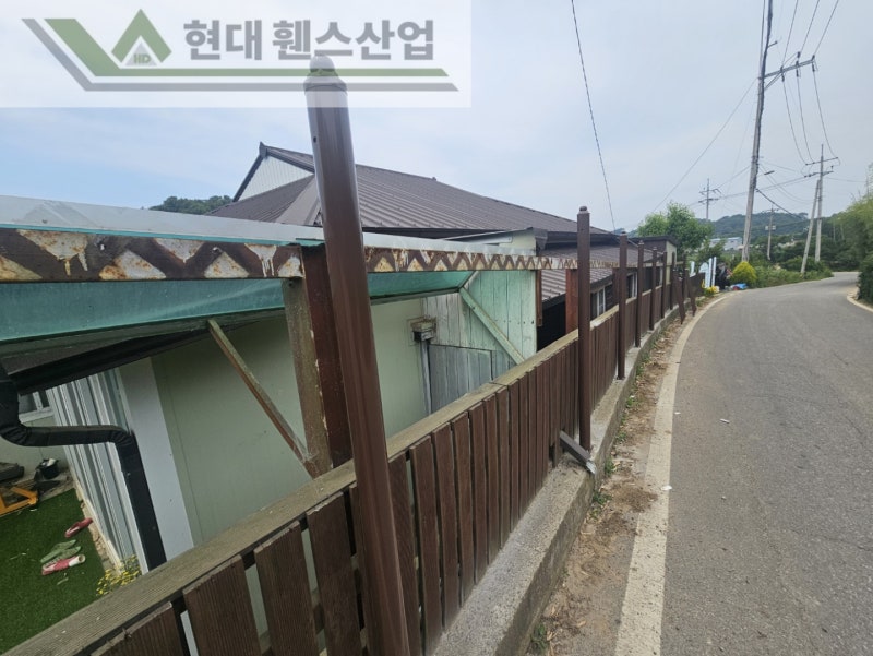 천안휀스 펜스 울타리 - 천안시 성환읍에 위치한 시골마을 집 담장에 베이직휀스를 설치한 현장을 소개합니다. 천안휀스 펜스 울타리 - 천안시 성환읍에 위치한 시골마을 집 담장에 베이직휀스를 설치한 현장을 소개합니다.