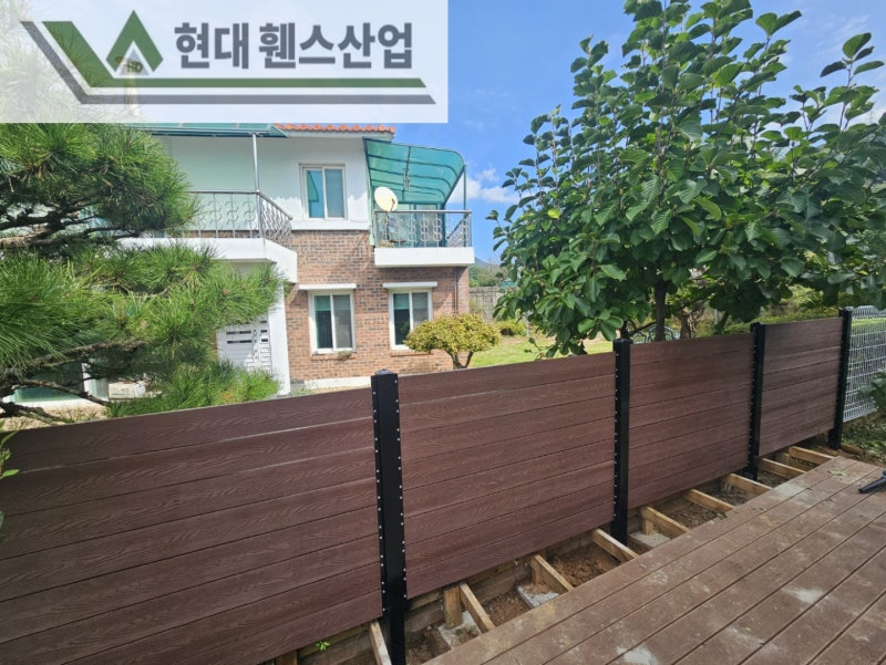평택 휀스 펜스 울타리 - 평택시 청북읍에 위치한 전원주택에 합성목재 가림막휀스를 시공한 현장을 소개합니다. 평택 휀스 펜스 울타리 - 평택시 청북읍에 위치한 전원주택에 합성목재 가림막휀스를 시공한 현장을 소개합니다.