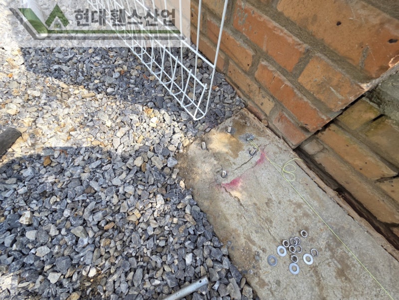 평택휀스 펜스 울타리 - 평택시 비전동에 위치한 신축 주택 경계에 추락방지용 메쉬휀스를 시공한 현장을 소개합니다.