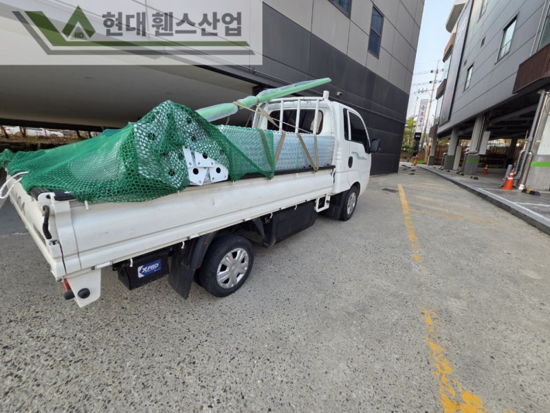 광명휀스 펜스 울타리 - 광명시에 위치한 대형 음식점 건물 사이에 경계용 메쉬휀스를 시공한 현장을 소개합니다. 광명휀스 펜스 울타리 - 광명시에 위치한 대형 음식점 건물 사이에 경계용 메쉬휀스를 시공한 현장을 소개합니다.