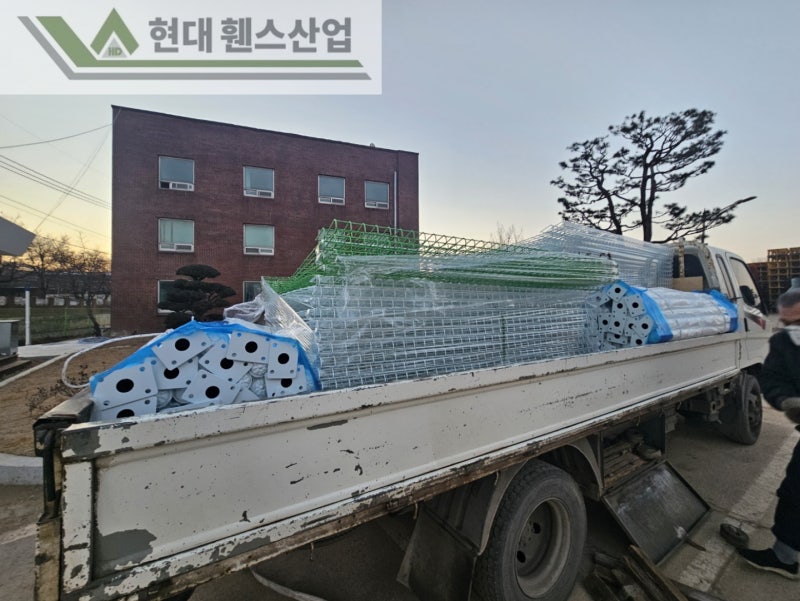 화성휀스 펜스 울타리 -화성시 남양읍에 위치한 공장에 경계용 메쉬휀스를 시공한 현장을 소개합니다.