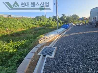 천안휀스 펜스 울타리 - 천안시 성환읍에 위치한 전원 주택에 경계용 메쉬휀스를 시공한 현장을 소개합니다. 천안휀스 펜스 울타리 - 천안시 성환읍에 위치한 전원 주택에 경계용 메쉬휀스를 시공한 현장을 소개합니다.