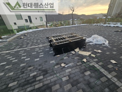 평택휀스 펜스 울타리 - 평택시 용이동에 위치한 유치원 주차장에 기존 메쉬휀스 철거 및 베이직B형휀스를 시공한 현장을 소개합니다.