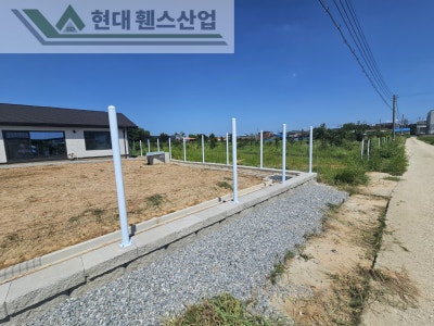 천안휀스 펜스 울타리 - 천안시 성환읍에 위치한 전원 주택에 경계용 메쉬휀스를 시공한 현장을 소개합니다. 천안휀스 펜스 울타리 - 천안시 성환읍에 위치한 전원 주택에 경계용 메쉬휀스를 시공한 현장을 소개합니다.