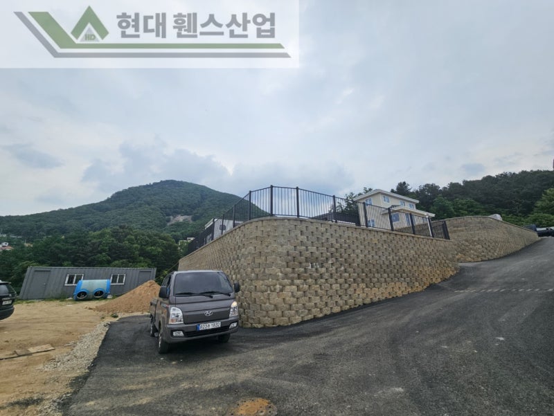 공주휀스 펜스 울타리 - 공주시 유구읍에 위치한 전원주택 예정지 담장에 베이직휀스를 설치한 현장을 소개합니다. 공주휀스 펜스 울타리 - 공주시 유구읍에 위치한 전원주택 예정지 담장에 베이직휀스를 설치한 현장을 소개합니다.