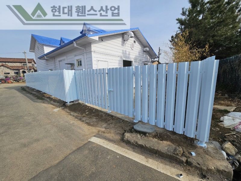 여주휀스 펜스 울타리 - 여주시 점동면에 위치한 키즈카페 예정지에 합성목재 가림막휀스와 차폐휀스를 설치한 현장을 소개합니다. Vo.2 여주휀스 펜스 울타리 - 여주시 점동면에 위치한 키즈카페 예정지에 합성목재 가림막휀스와 차폐휀스를 설치한 현장을 소개합니다. Vo.2