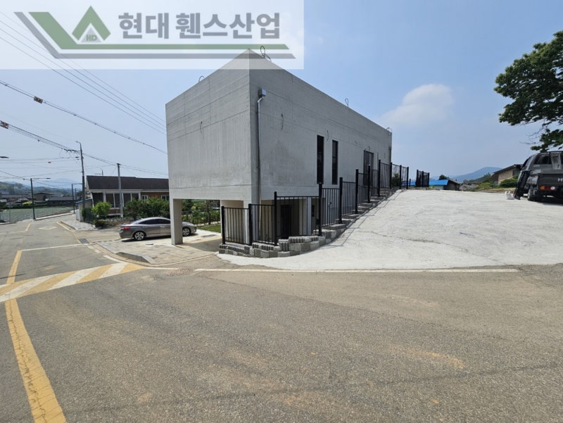 평택휀스 펜스 울타리 - 평택시 유천동에 위치한 신축 교회 건물에 베이직 휀스를 설치한 현장을 소개합니다. 평택휀스 펜스 울타리 - 평택시 유천동에 위치한 신축 교회 건물에 베이직 휀스를 설치한 현장을 소개합니다.