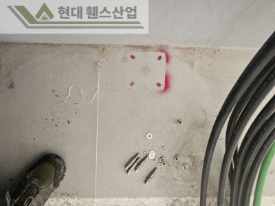아산휀스 펜스 울타리 - 아산시 배방읍에 위치한 물류창고 내에 전자기 배전함 패드에 메쉬휀스를 설치한 현장을 소개합니다.