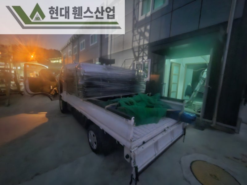천안휀스 펜스 울타리 - 천안시 신방동에 위치한 공장 경계 옹벽에 메쉬휀스를 시공한 현장을 소개합니다. 천안휀스 펜스 울타리 - 천안시 신방동에 위치한 공장 경계 옹벽에 메쉬휀스를 시공한 현장을 소개합니다.