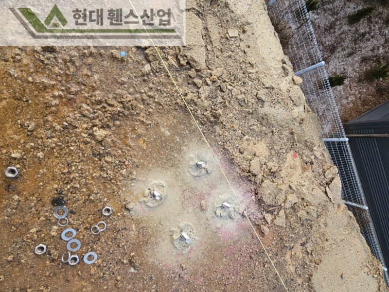 당진휀스 펜스 울타리 - 당진시 원당동에 위치한 공장 경계에 설치된 오래된 울타리를 철거하고 새롭게 시공해드린 현장을 소개합니다.