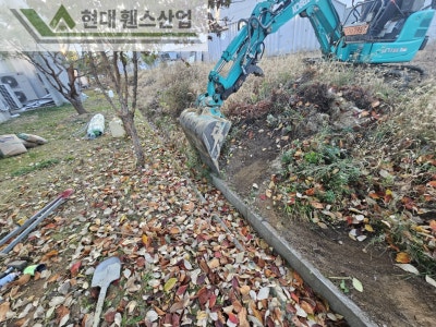 아산휀스 펜스 울타리 - 아산시 배방읍에 위치한 교회 건물 뒤편에 경계용 메쉬휀스를 시공한 현장을 소개합니다.