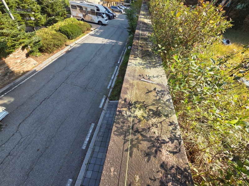 평택휀스 시공 전원주택 보강토 구간 베이직A형 휀스 및 메쉬판 설치 후기