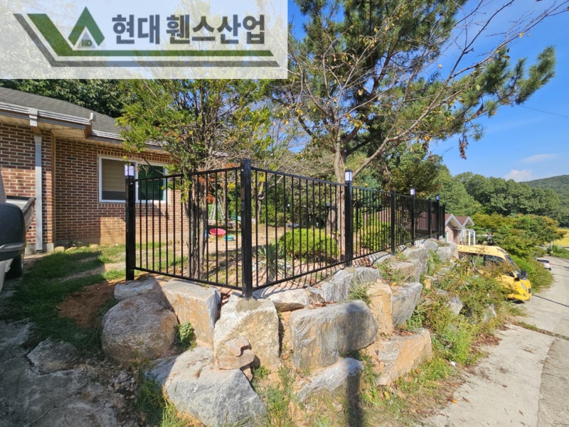 천안 휀스 펜스 울타리 - 천안시 신부동에 위치한 작은 전원주택 경계에 베이직 A형휀스를 시공한 현장을 소개합니다.