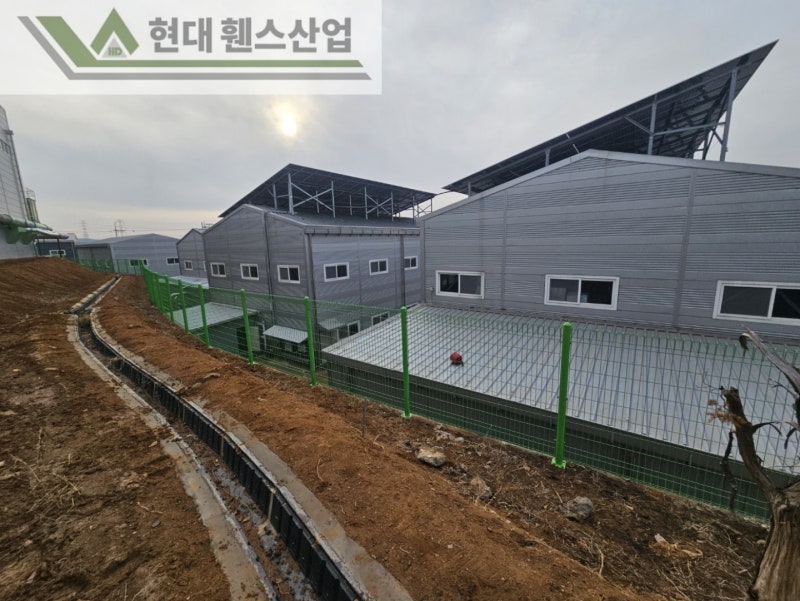 당진휀스 펜스 울타리 - 당진시 원당동에 위치한 공장 경계에 설치된 오래된 울타리를 철거하고 새롭게 시공해드린 현장을 소개합니다.