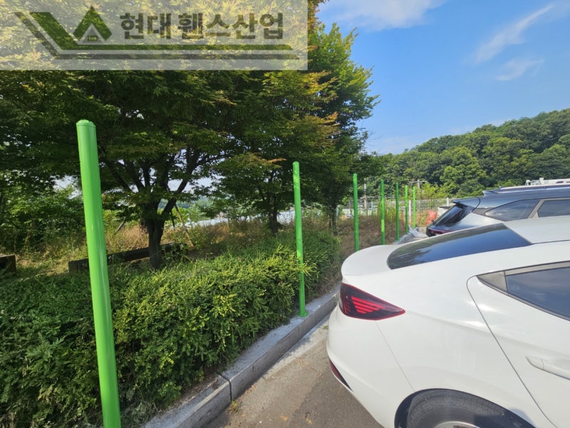 평택휀스 펜스 울타리 - 평택시 송탄읍에 위치한 택배 물류창고 뒤편에 출입방지용 메쉬휀스를 설치한 현장을 소개합니다.