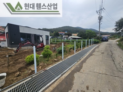 강화휀스 펜스 울타리 - 강화도에 위치한 전원주택 경계에 메쉬휀스를 시공한 현장을 소개합니다. 강화휀스 펜스 울타리 - 강화도에 위치한 전원주택 경계에 메쉬휀스를 시공한 현장을 소개합니다.