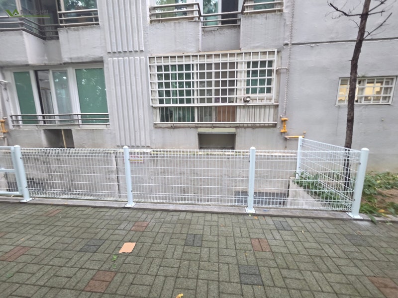 아파트 휀스 아산 펜스 설치 화강암 경계석 바닥도 문제없는 현대휀스산업 아파트 휀스 아산 펜스 설치 화강암 경계석 바닥도 문제없는 현대휀스산업
