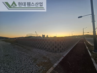 평택휀스 펜스 울타리 - 평택시 칠괴동에 위치한 신축산업단지 부지 경계에 경계용 베이직 B형휀스를 시공한 현장을 소개합니다.
