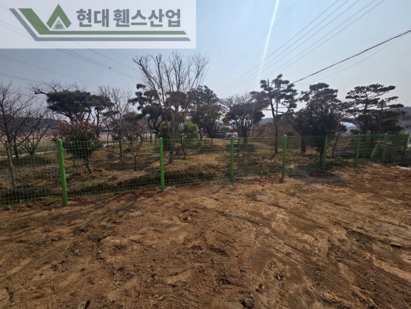 성환휀스 펜스 울타리 - 천안시 성환읍에 위치한 나대지에 경계를 위한 메쉬휀스를 시공한 현장을 소개합니다.