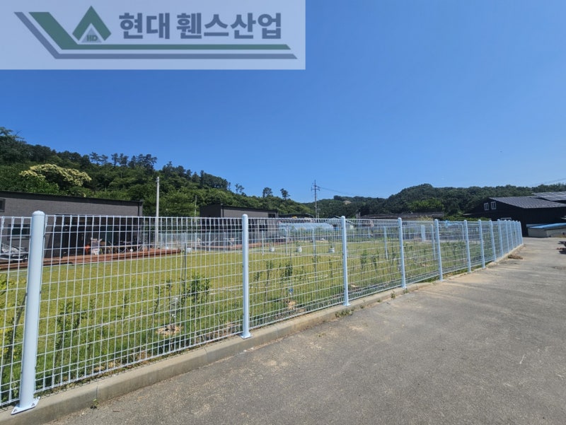 평택휀스 펜스 울타리 - 평택시 송탄동에 위치한 주말 농막에 경계용 메쉬휀스를 설치한 현장을 소개합니다.