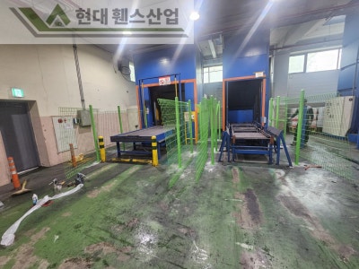 평택휀스 펜스 울타리 - 평택시에 위치한 물류창고에 있는 컨베이어벨트 주변에 위험방지용 메쉬휀스를 설치한 현장을 소개합니다.
