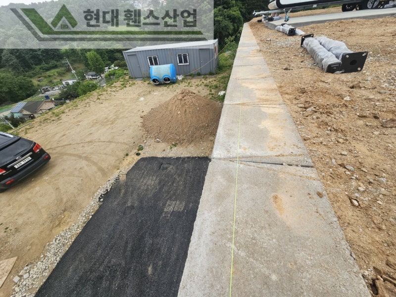 공주휀스 펜스 울타리 - 공주시 유구읍에 위치한 전원주택 예정지 담장에 베이직휀스를 설치한 현장을 소개합니다. 공주휀스 펜스 울타리 - 공주시 유구읍에 위치한 전원주택 예정지 담장에 베이직휀스를 설치한 현장을 소개합니다.
