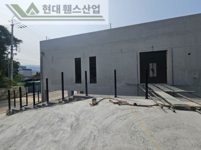 평택휀스 펜스 울타리 - 평택시 유천동에 위치한 신축 교회 건물에 베이직 휀스를 설치한 현장을 소개합니다. 평택휀스 펜스 울타리 - 평택시 유천동에 위치한 신축 교회 건물에 베이직 휀스를 설치한 현장을 소개합니다.