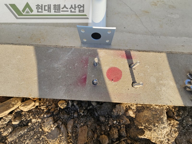 충주휀스 펜스 울타리 - 충주시 교현동에 위치한 주택 경계에 메쉬휀스를 시공한 현장을 소개합니다.