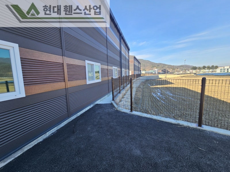 파주휀스 펜스 울타리 - 파주시 문산읍에 위치한 신축 창고단지 경계에 메쉬휀스를 시공한 현장을 소개합니다. 파주휀스 펜스 울타리 - 파주시 문산읍에 위치한 신축 창고단지 경계에 메쉬휀스를 시공한 현장을 소개합니다.
