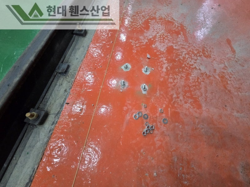 천안휀스 펜스 울타리 - 천안시 풍세면에 위치한 철강 공장 내부에 안전난간용 메쉬휀스를 시공한 현장을 소개합니다.