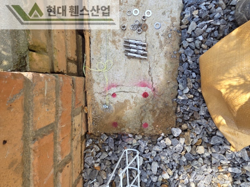 평택휀스 펜스 울타리 - 평택시 비전동에 위치한 신축 주택 경계에 추락방지용 메쉬휀스를 시공한 현장을 소개합니다.