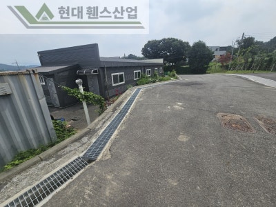 천안휀스 펜스 울타리 - 천안시 서북구에 위치한 신축 카페 건물 경계에 베이직휀스를 시공한 현장을 소개합니다. 천안휀스 펜스 울타리 - 천안시 서북구에 위치한 신축 카페 건물 경계에 베이직휀스를 시공한 현장을 소개합니다.