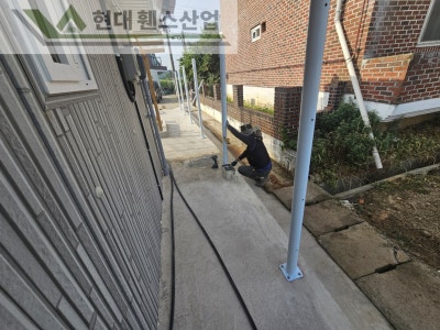 천안휀스 펜스 울타리 - 천안시 성환읍에 위치한 시골 마을 주택에 경계용 메쉬휀스를 설치한 현장을 소개합니다. 천안휀스 펜스 울타리 - 천안시 성환읍에 위치한 시골 마을 주택에 경계용 메쉬휀스를 설치한 현장을 소개합니다.