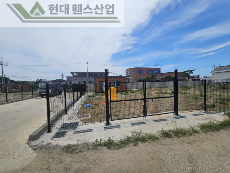 화성휀스 펜스 울타리 - 화성시 전곡항 부근 펜션단지에 경계용 메쉬휀스를 설치한 현장을 소개합니다. 화성휀스 펜스 울타리 - 화성시 전곡항 부근 펜션단지에 경계용 메쉬휀스를 설치한 현장을 소개합니다.