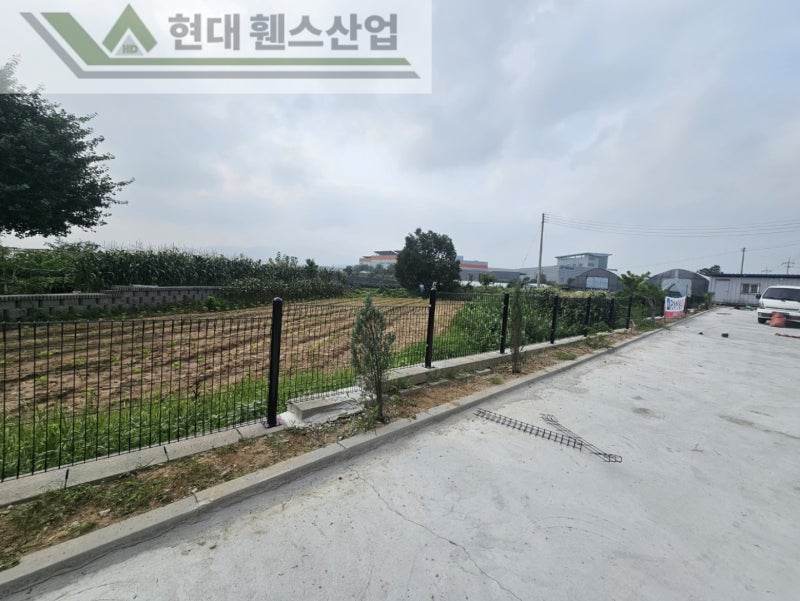 천안휀스 펜스 울타리 - 천안시 성거읍에 위치한 음식점 옥외 주차장에 경계용 메쉬휀스를 설치한 현장을 소개합니다. 천안휀스 펜스 울타리 - 천안시 성거읍에 위치한 음식점 옥외 주차장에 경계용 메쉬휀스를 설치한 현장을 소개합니다.