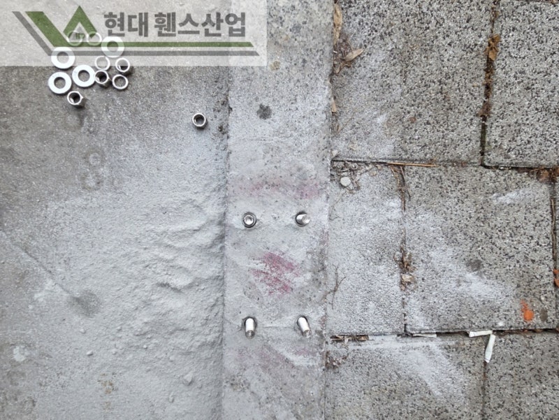 부평휀스 펜스 울타리 - 부평시 삼송동에 위치한 교회 건물 주차장에 경계용 베이직휀스를 시공한 현장을 소개합니다. 부평휀스 펜스 울타리 - 부평시 삼송동에 위치한 교회 건물 주차장에 경계용 베이직휀스를 시공한 현장을 소개합니다.