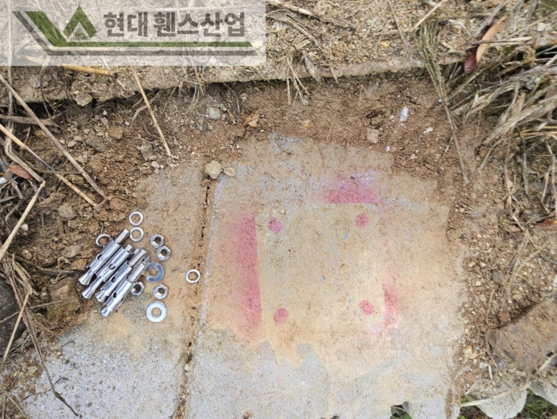 수원휀스 펜스 울타리 - 수원시 권선구 고색동에 위치한 신축 건물 경계에 추락방지용 메쉬휀스를 시공한 현장을 소개합니다.