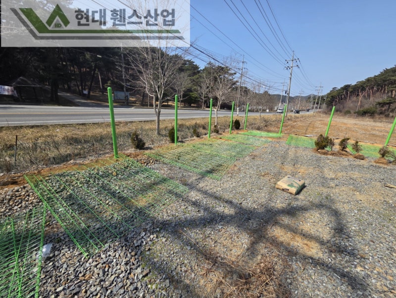 강화도휀스 펜스 울타리 - 강화도에 위치한 개인 소유지 경계에 메쉬휀스를 시공한 현장을 소개합니다.