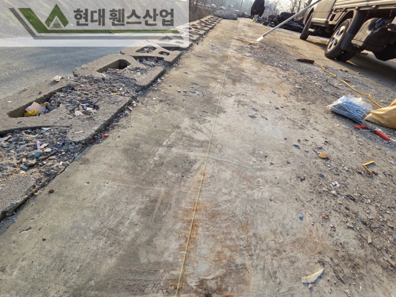 아산휀스 펜스 울타리 - 아산시 용화동에 위치한 재활용 공장 경계에 차폐휀스를 시공한 현장을 소개합니다. 아산휀스 펜스 울타리 - 아산시 용화동에 위치한 재활용 공장 경계에 차폐휀스를 시공한 현장을 소개합니다.