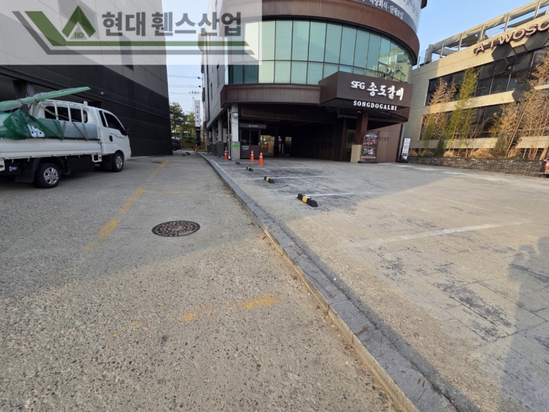광명휀스 펜스 울타리 - 광명시에 위치한 대형 음식점 건물 사이에 경계용 메쉬휀스를 시공한 현장을 소개합니다. 광명휀스 펜스 울타리 - 광명시에 위치한 대형 음식점 건물 사이에 경계용 메쉬휀스를 시공한 현장을 소개합니다.