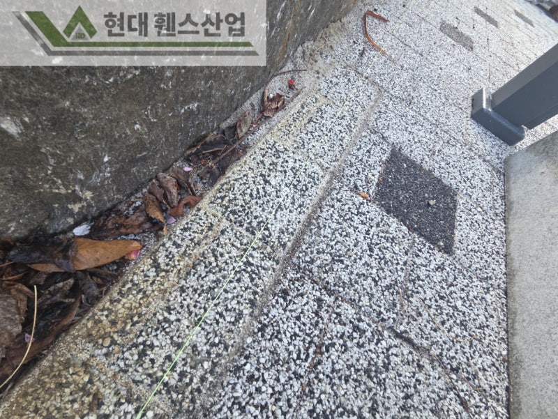 천안휀스 펜스 울타리 - 천안시 성거읍에 위치한 전원주택에 목재 가림막휀스를 시공한 현장을 소개합니다. 천안휀스 펜스 울타리 - 천안시 성거읍에 위치한 전원주택에 목재 가림막휀스를 시공한 현장을 소개합니다.