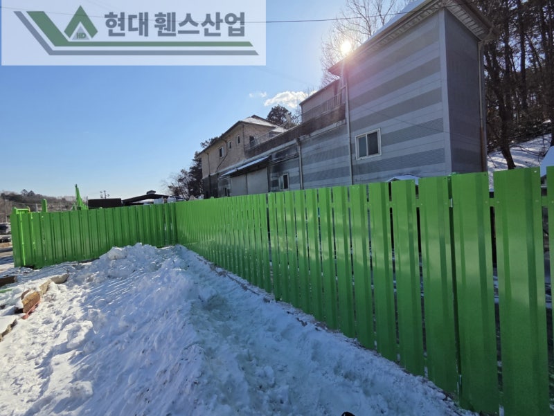 아산휀스 펜스 울타리 - 아산시 용화동에 위치한 재활용 공장 경계에 차폐휀스를 시공한 현장을 소개합니다. 아산휀스 펜스 울타리 - 아산시 용화동에 위치한 재활용 공장 경계에 차폐휀스를 시공한 현장을 소개합니다.